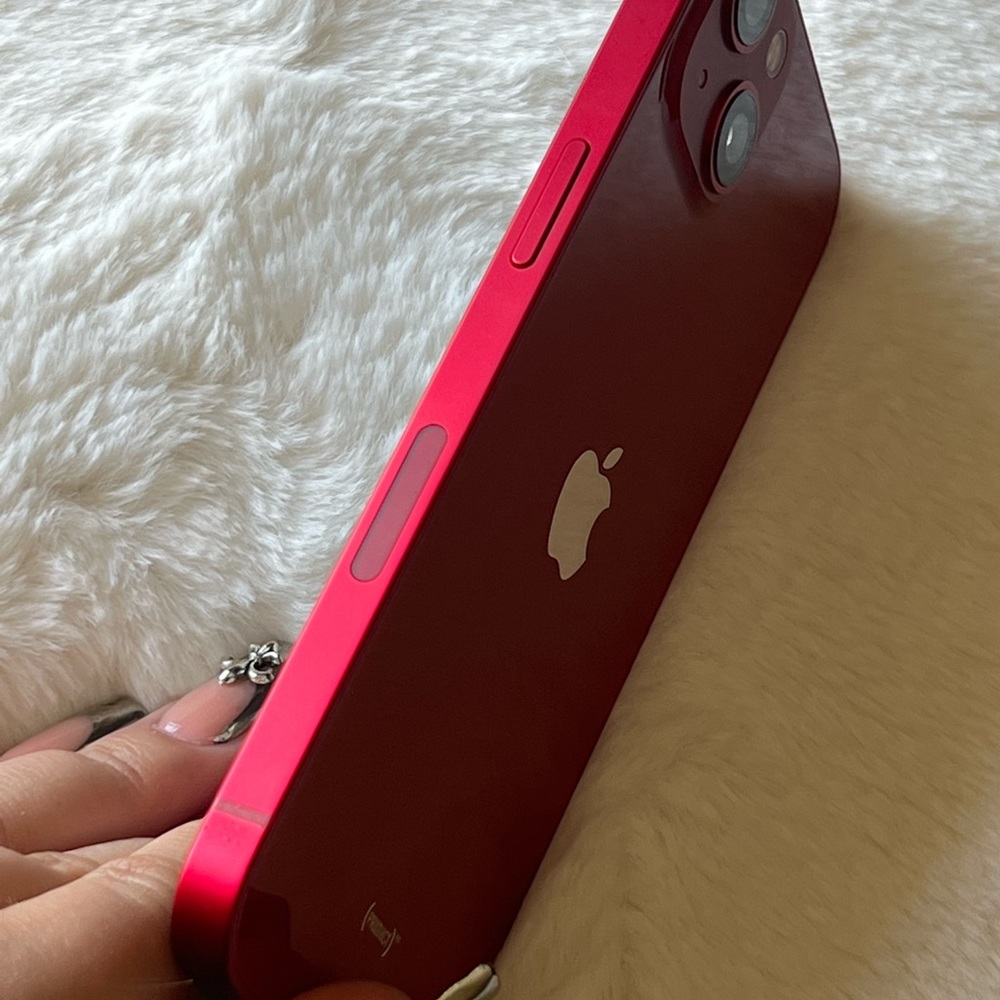 iPhone 13 red